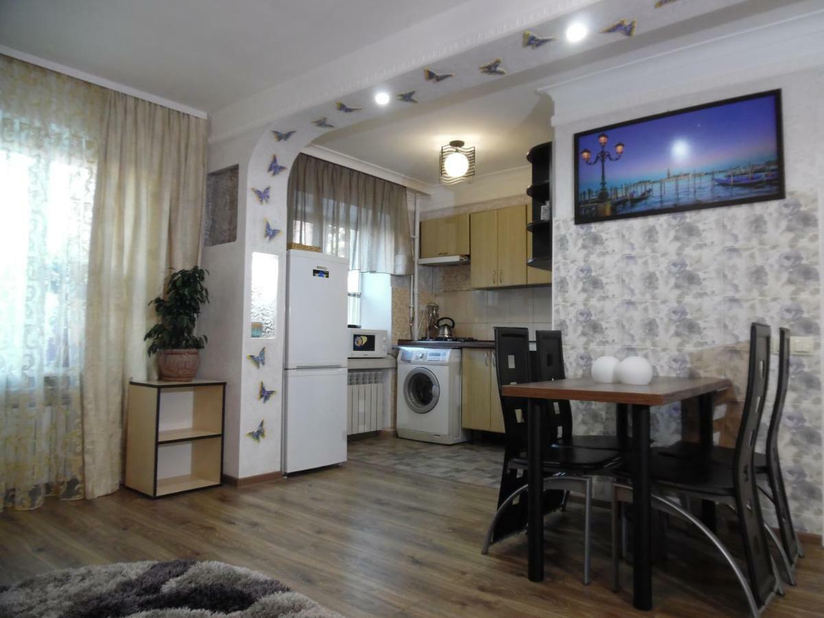 Студия В Центре Скала Khmelʼnytsʼkyy Buitenkant foto